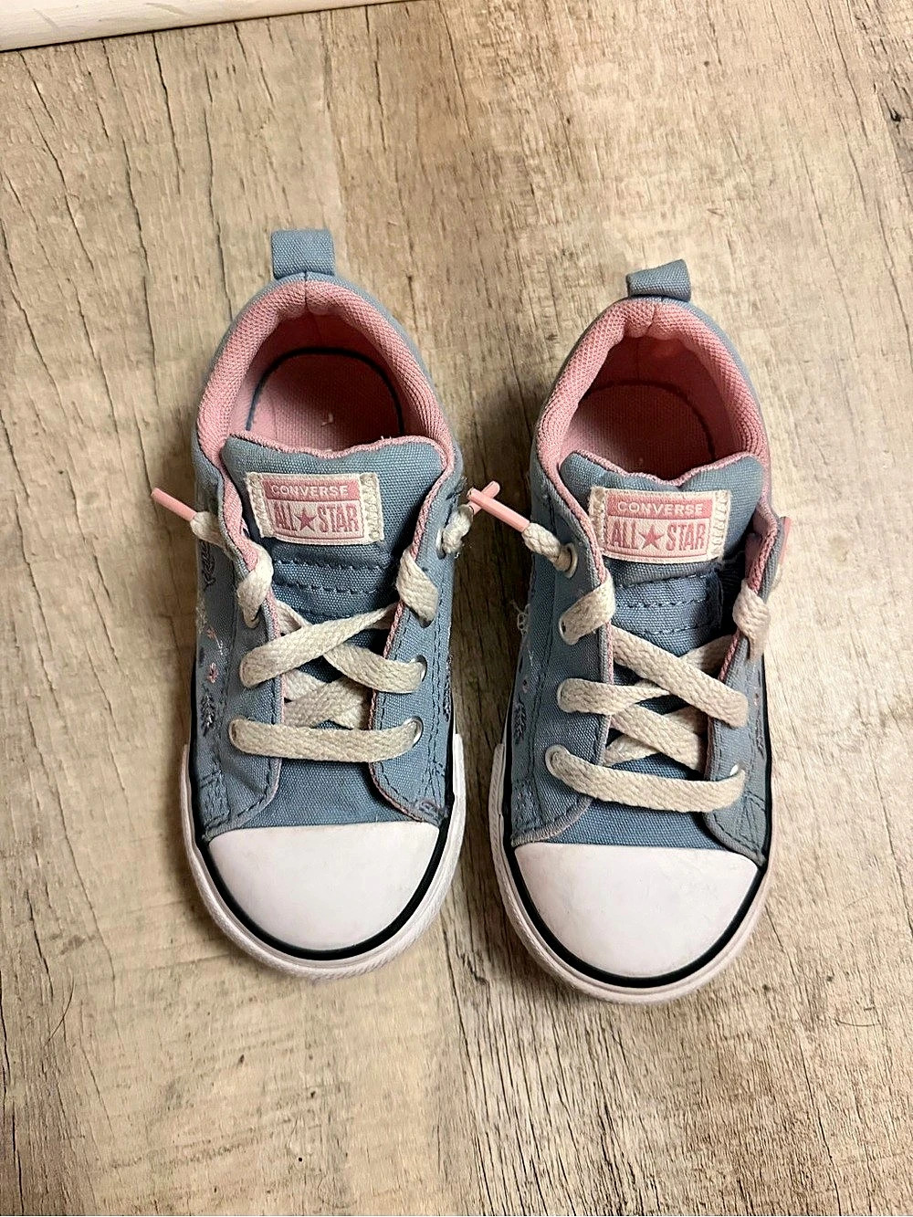 Converse Chuck Taylor All Star Easy-On Embroidered Florals Sneakers Blue & Pink